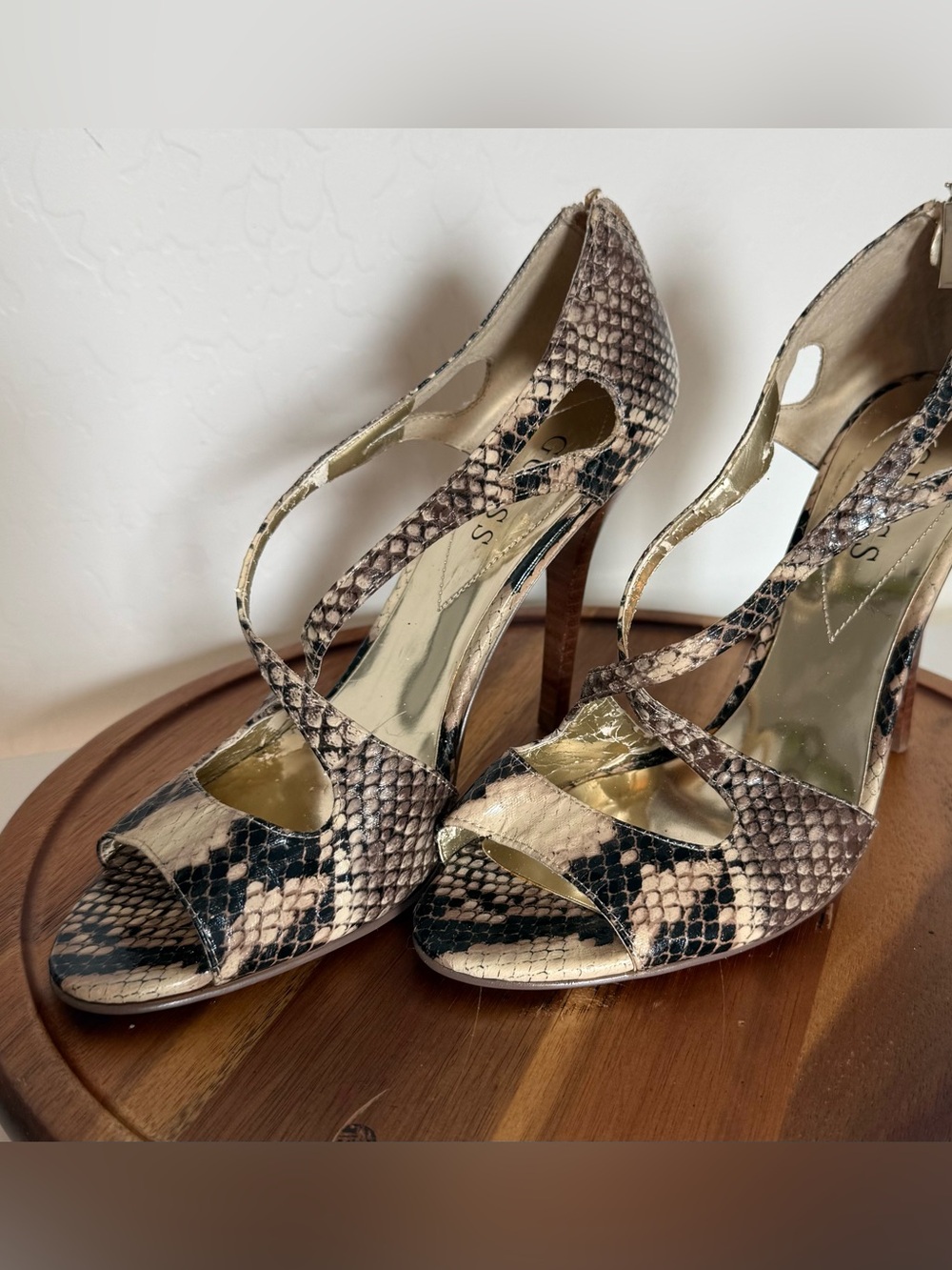 7.5 Guess Neutral Color Animal Snake Print Strappy High Heel Sandals Black Tan